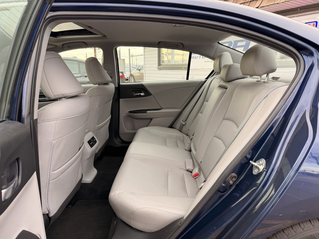 2015 Honda Accord Image 17