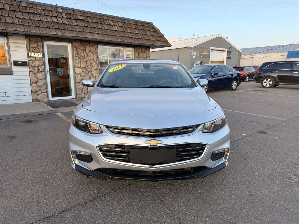 2017 Chevrolet Malibu Image 2