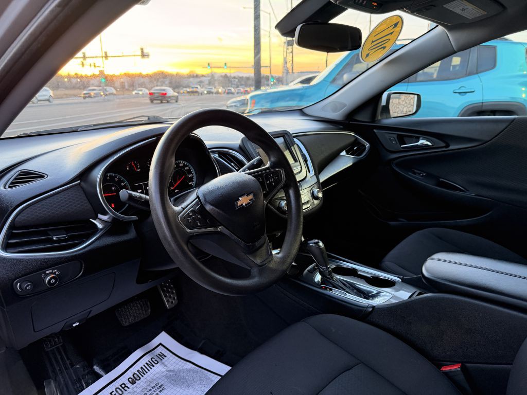 2017 Chevrolet Malibu Image 11