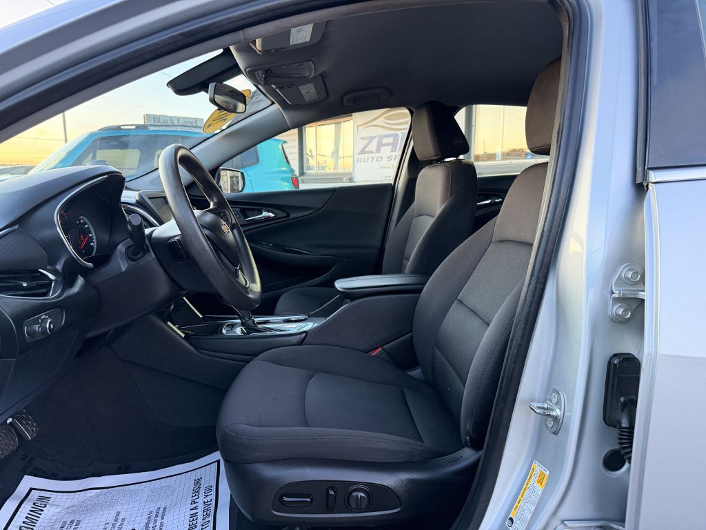 2017 Chevrolet Malibu Image 12