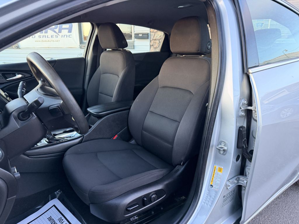 2017 Chevrolet Malibu Image 13