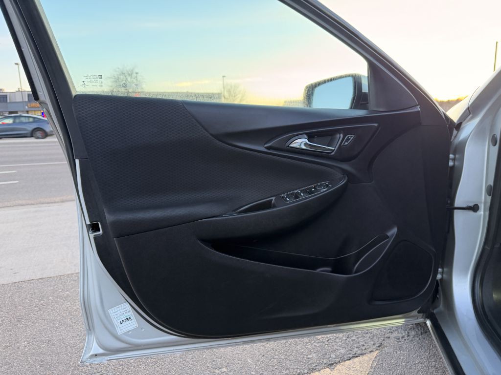 2017 Chevrolet Malibu Image 15