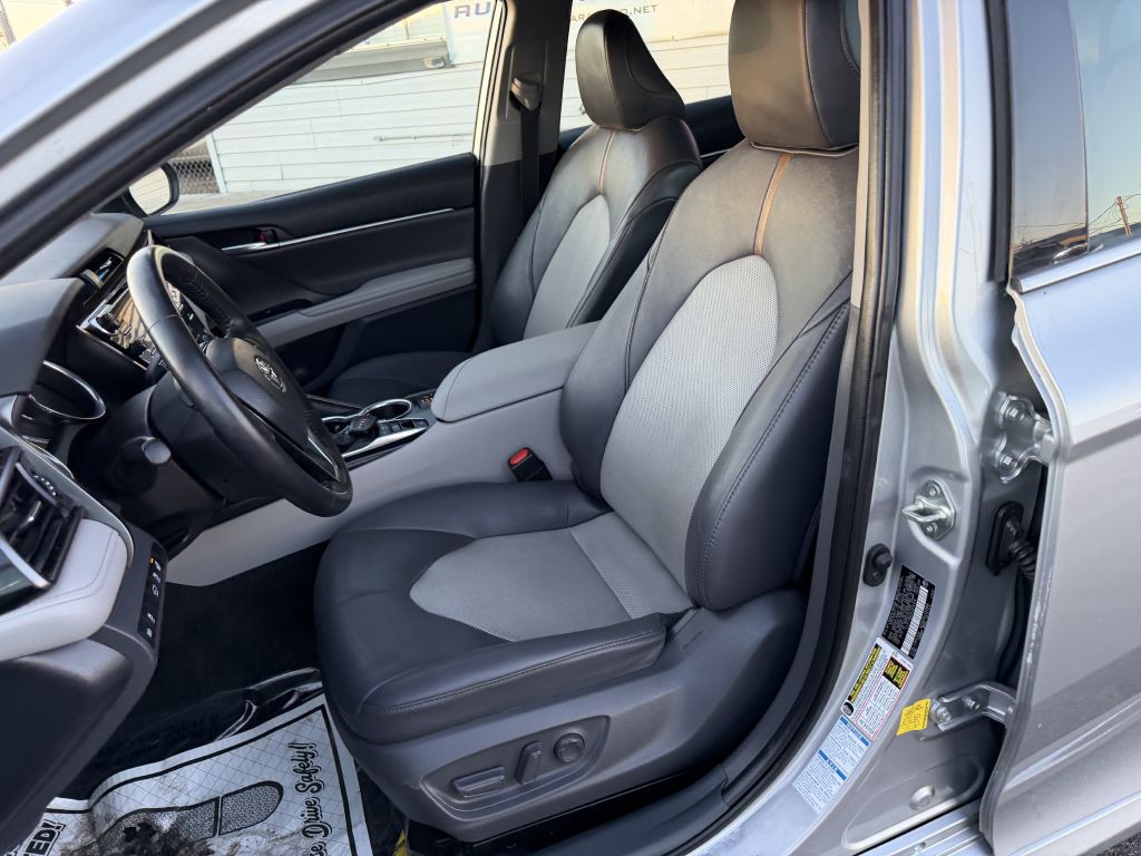 2020 Toyota Camry Image 12