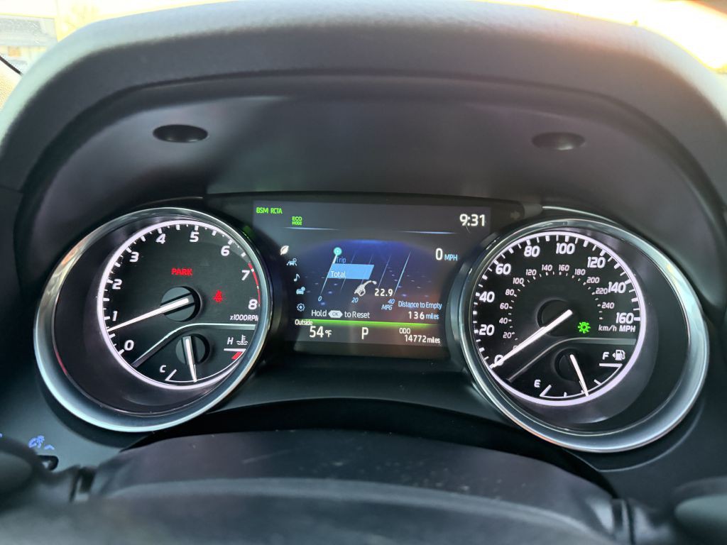 2020 Toyota Camry Image 21