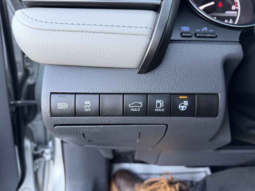 2020 Toyota Camry Image 23