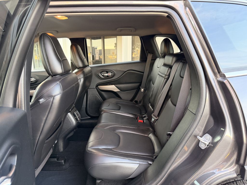 2018 Jeep Cherokee Image 16