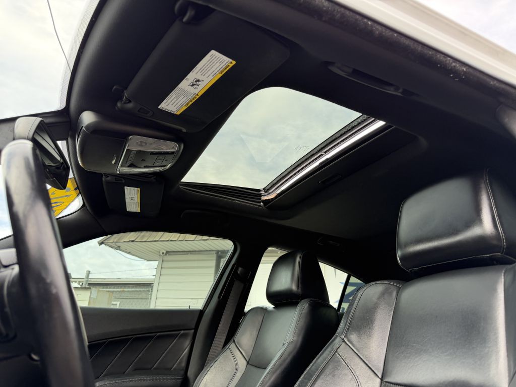 2015 Dodge Charger Image 16