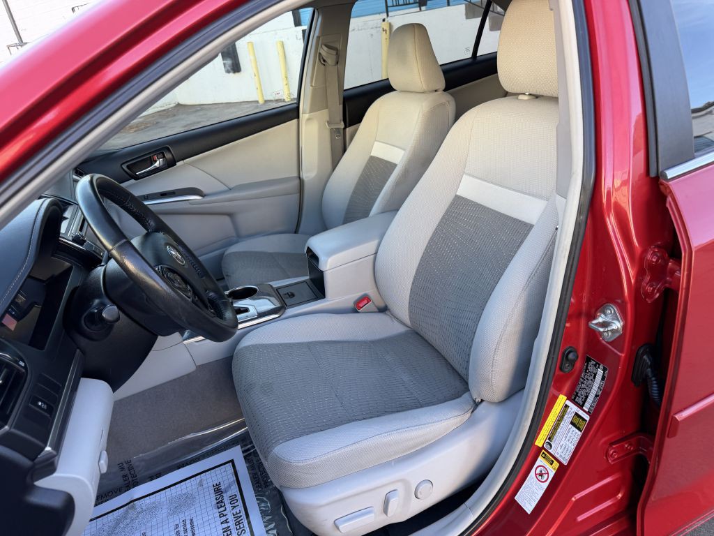 2013 Toyota Camry Image 12