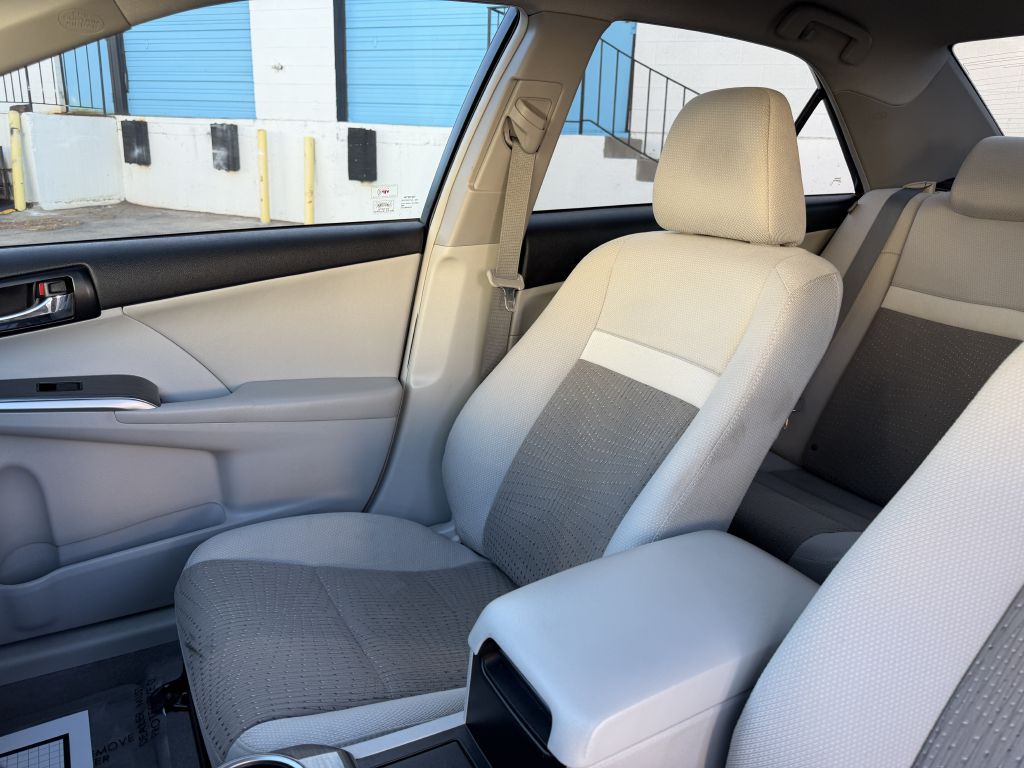 2013 Toyota Camry Image 13
