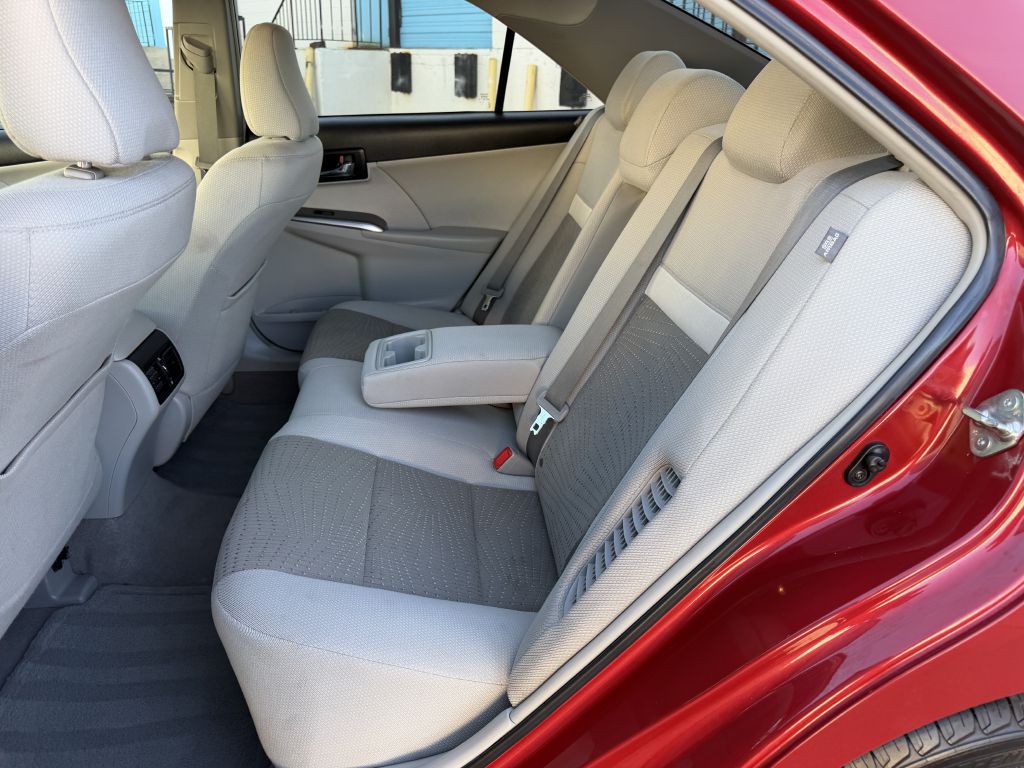 2013 Toyota Camry Image 16