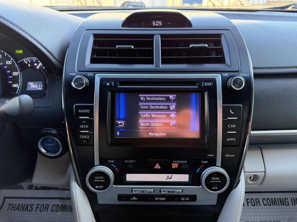 2013 Toyota Camry Image 18