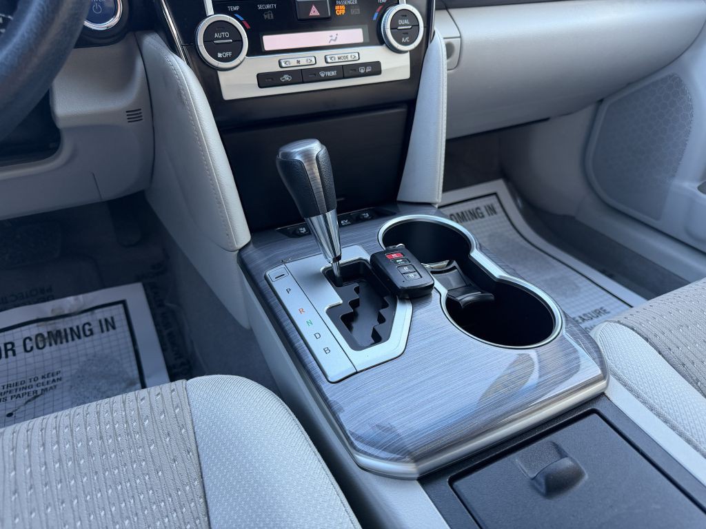 2013 Toyota Camry Image 19