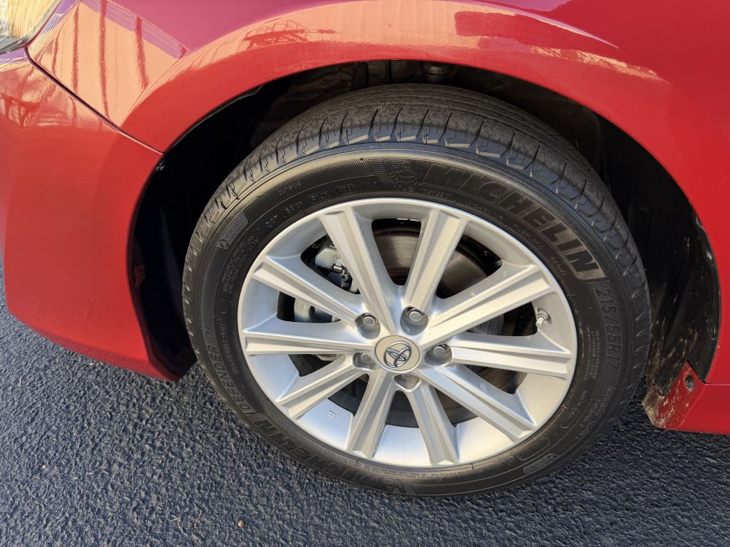 2013 Toyota Camry Image 28