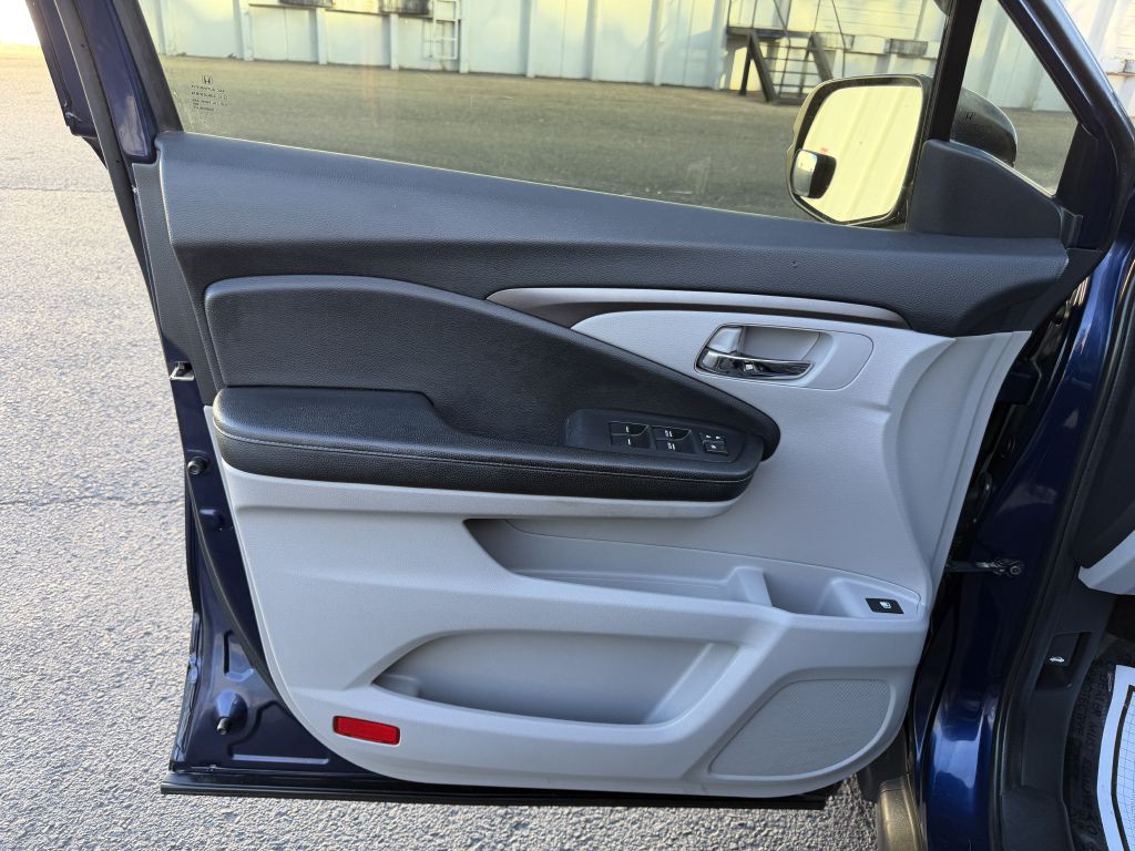 2017 Honda Ridgeline Image 15