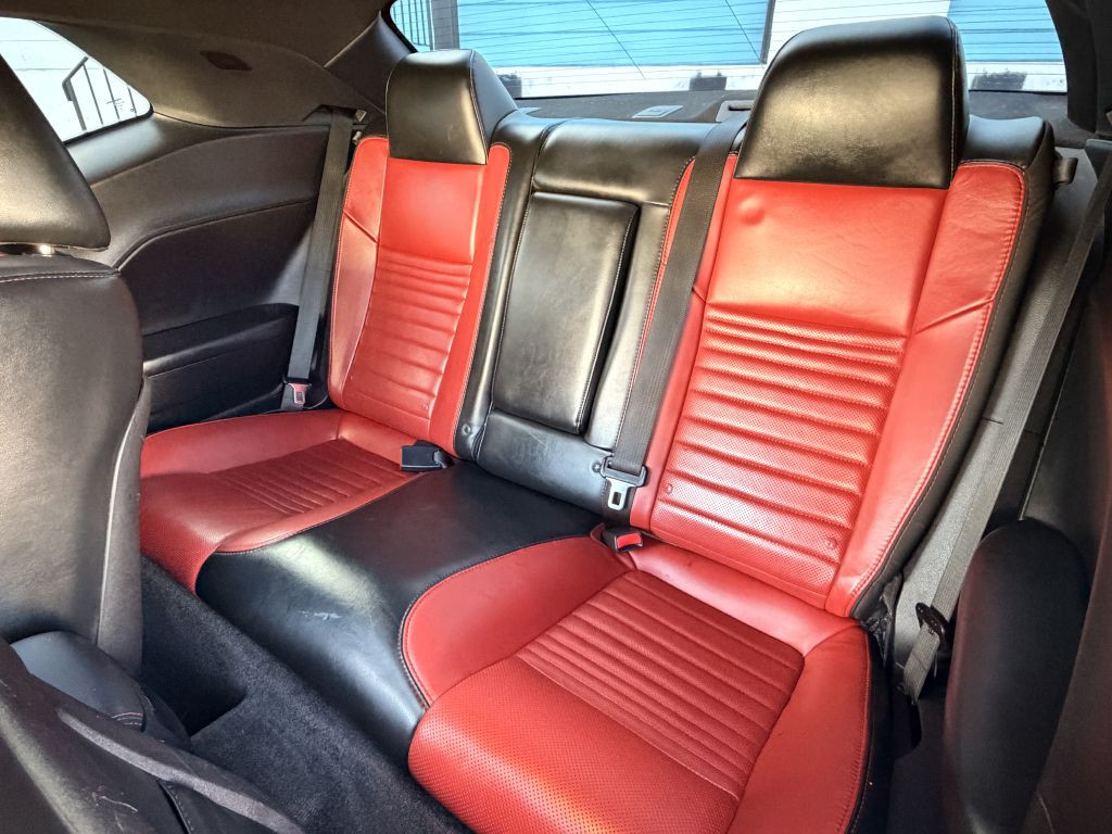 2016 Dodge Challenger Image 16