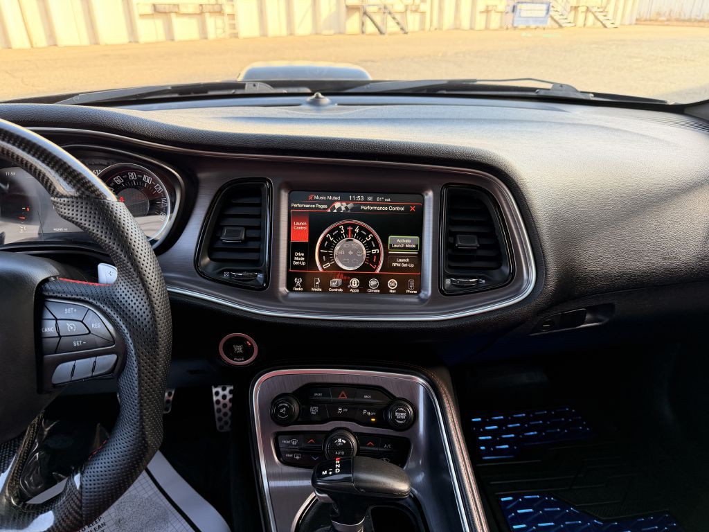 2016 Dodge Challenger Image 18
