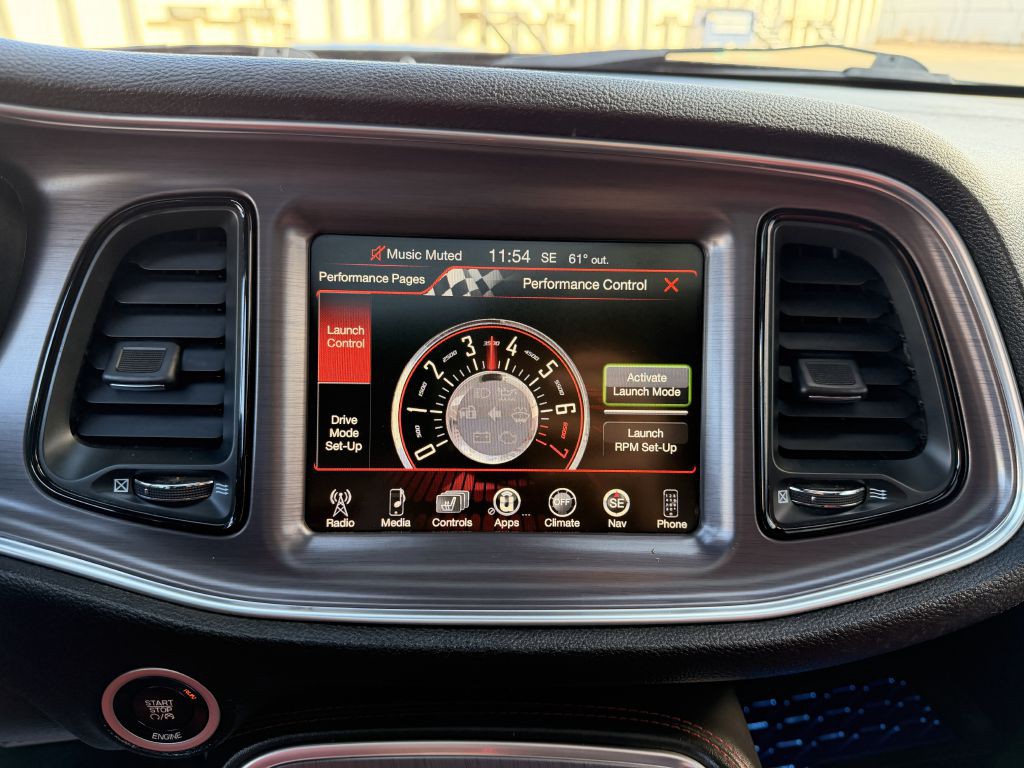 2016 Dodge Challenger Image 19