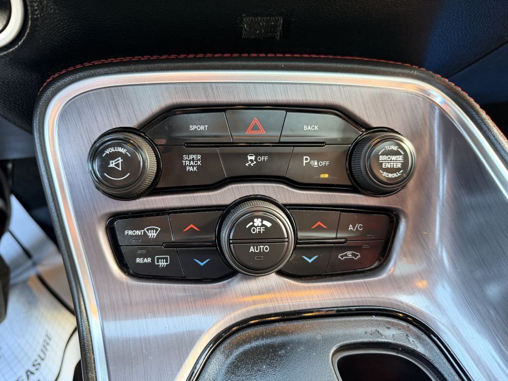 2016 Dodge Challenger Image 28