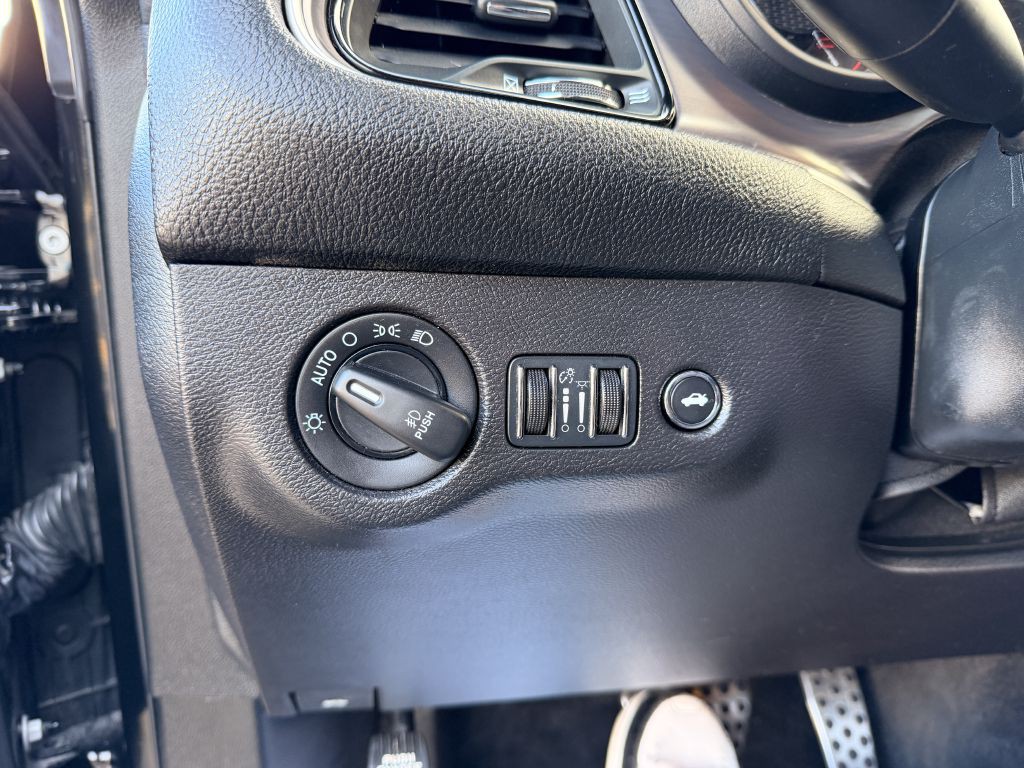 2016 Dodge Challenger Image 29