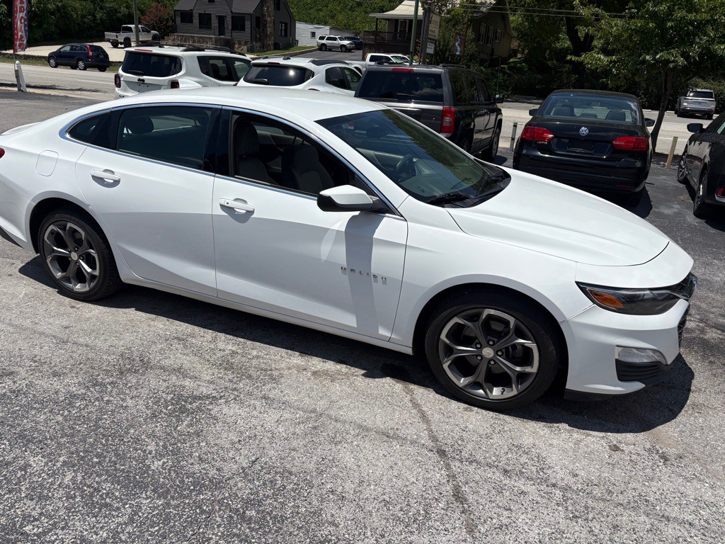 2021 Chevrolet Malibu Image 4