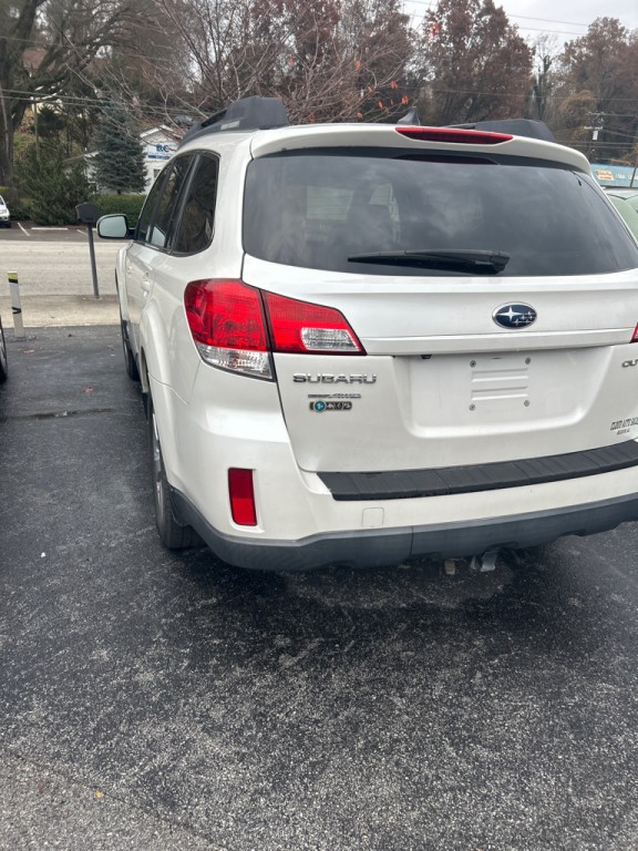 2011 Subaru Outback Image 4