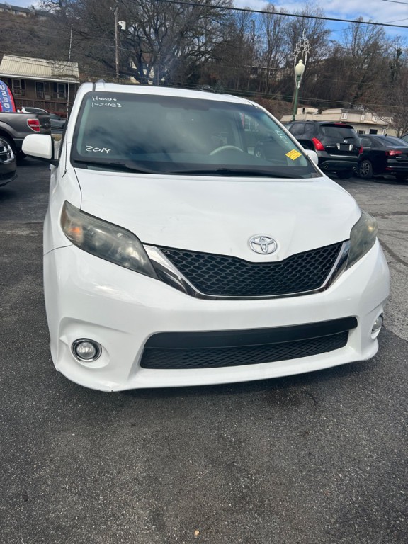 2014 Toyota Sienna Image 1