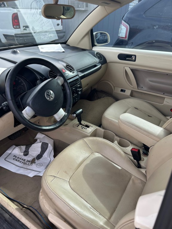 2009 Volkswagen Beetle Image 3