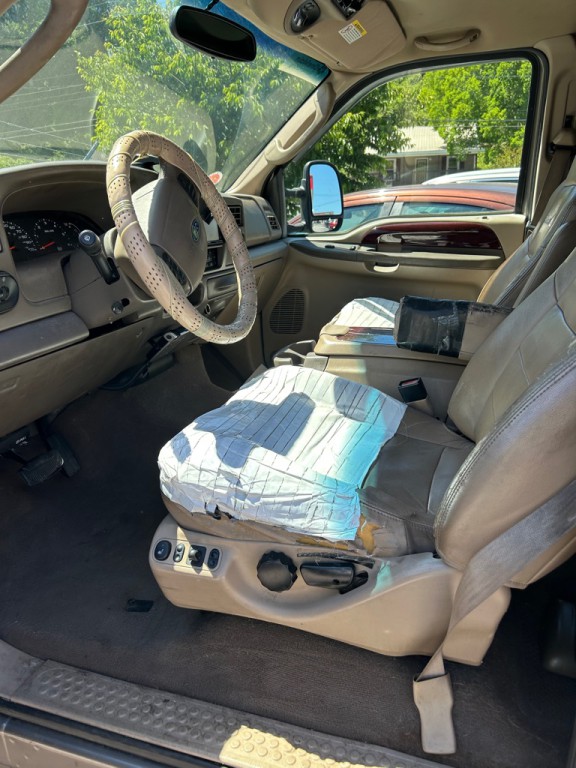 2003 Ford Excursion Image 2