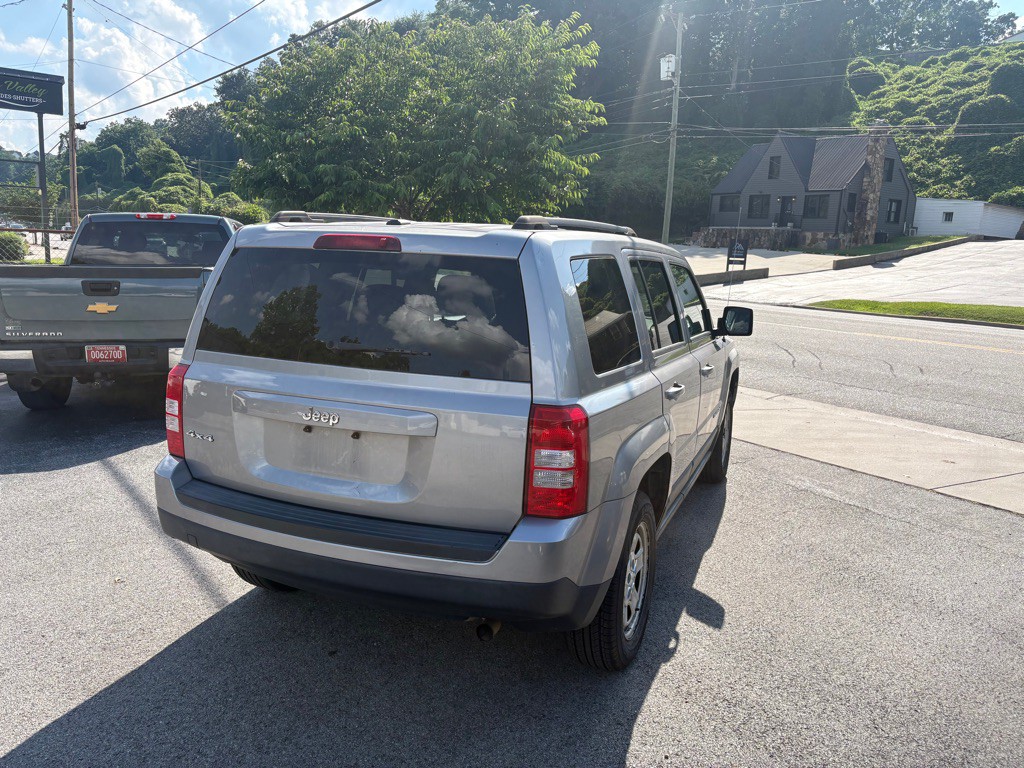 2016 Jeep Patriot Image 9