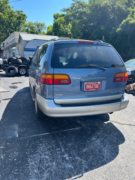 2000 Toyota Sienna Image 3