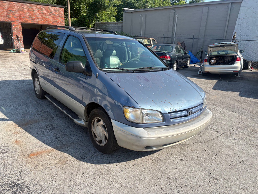 2000 Toyota Sienna Image 7