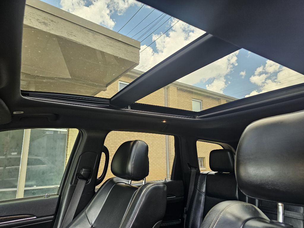 2017 Jeep Grand Cherokee Image 12