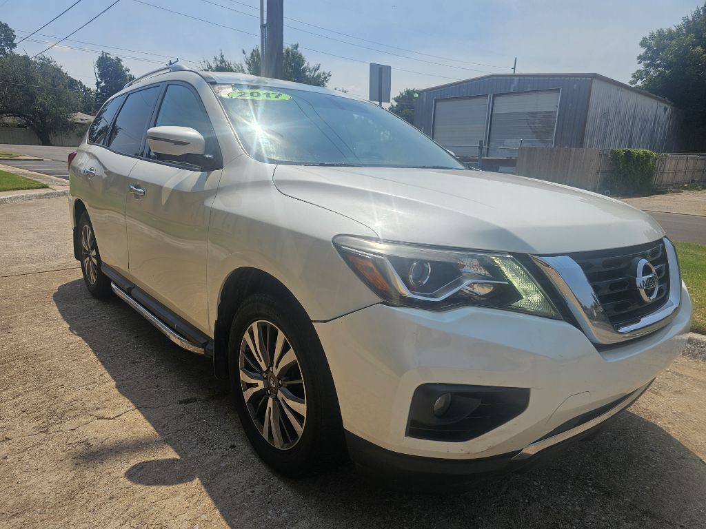 2017 Nissan Pathfinder Image 2