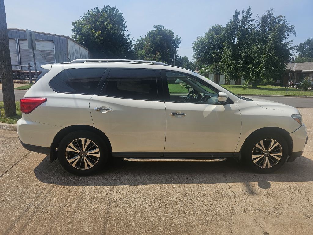 2017 Nissan Pathfinder Image 3