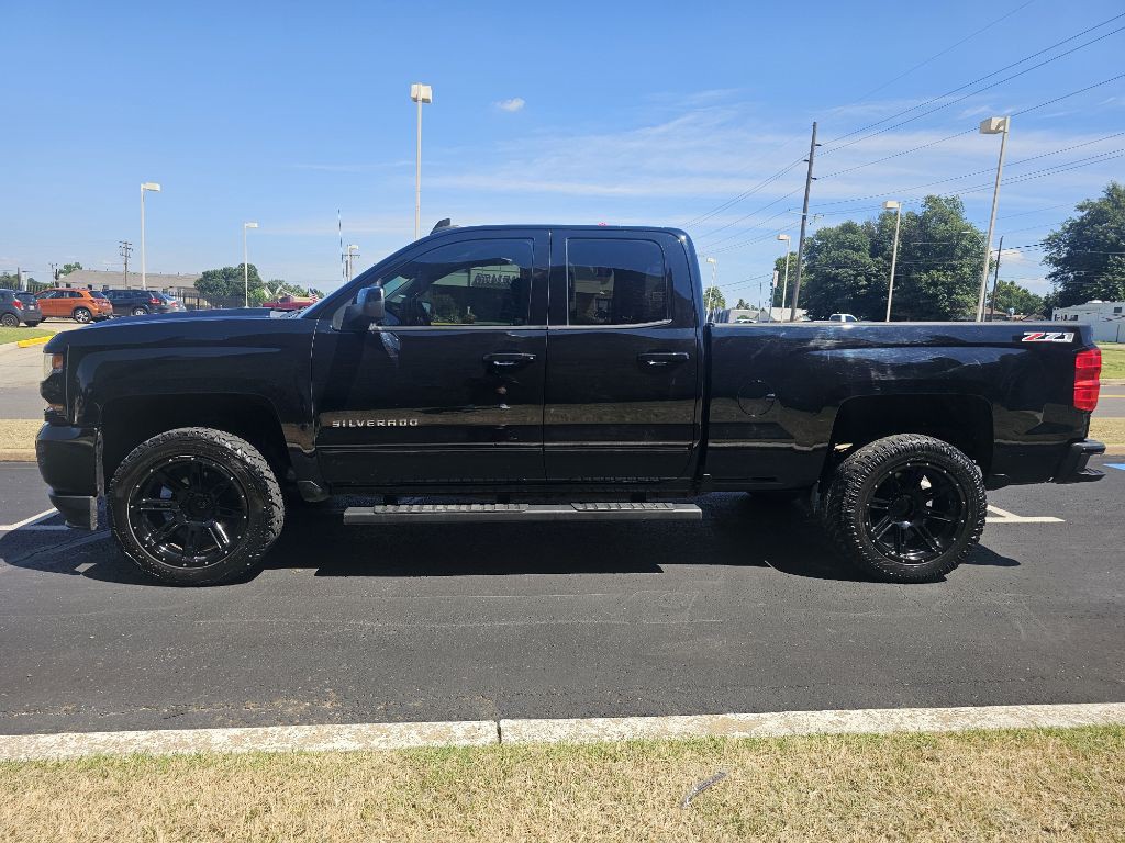 2017 Chevrolet Silverado 1500 Image 1
