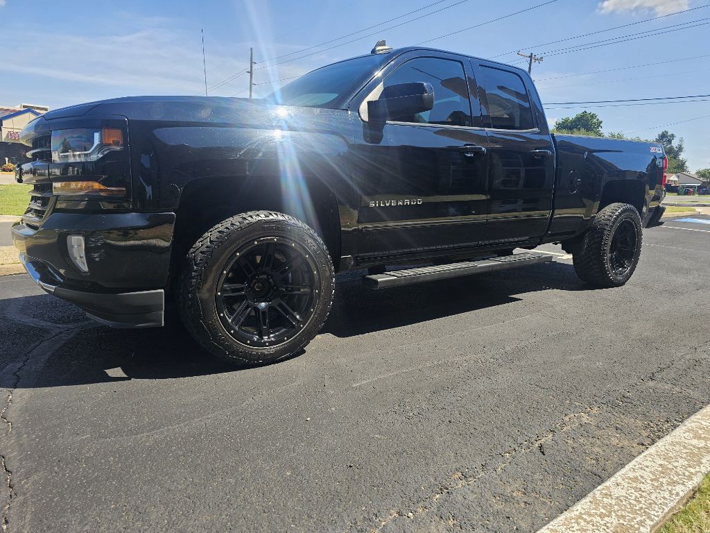 2017 Chevrolet Silverado 1500 Image 2