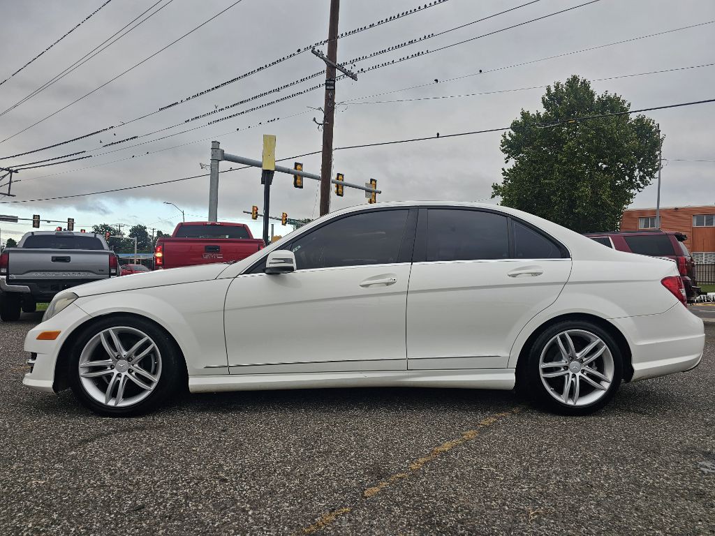 2013 Mercedes-Benz C-Class Image 1