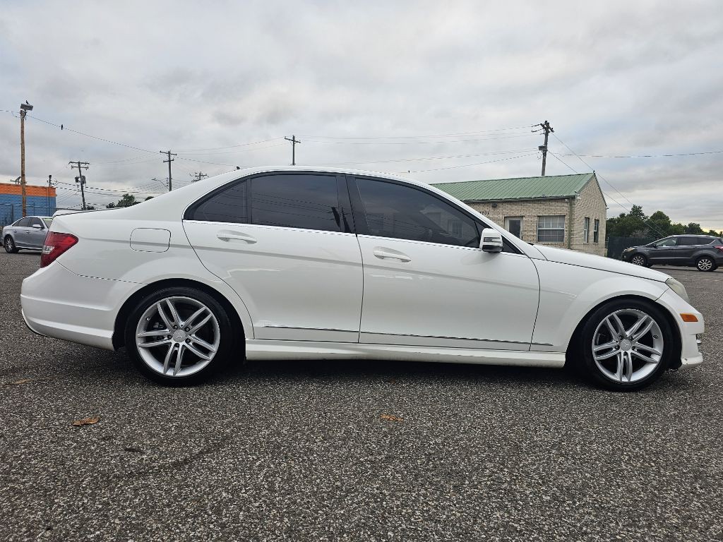 2013 Mercedes-Benz C-Class Image 3