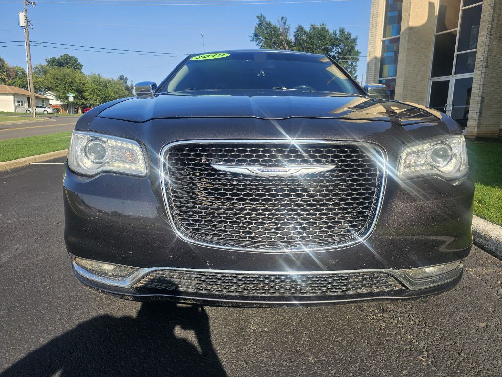 2019 Chrysler 300 Image 3