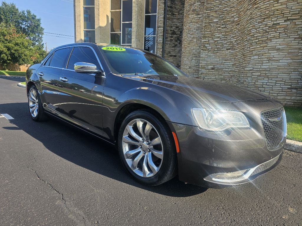 2019 Chrysler 300 Image 4