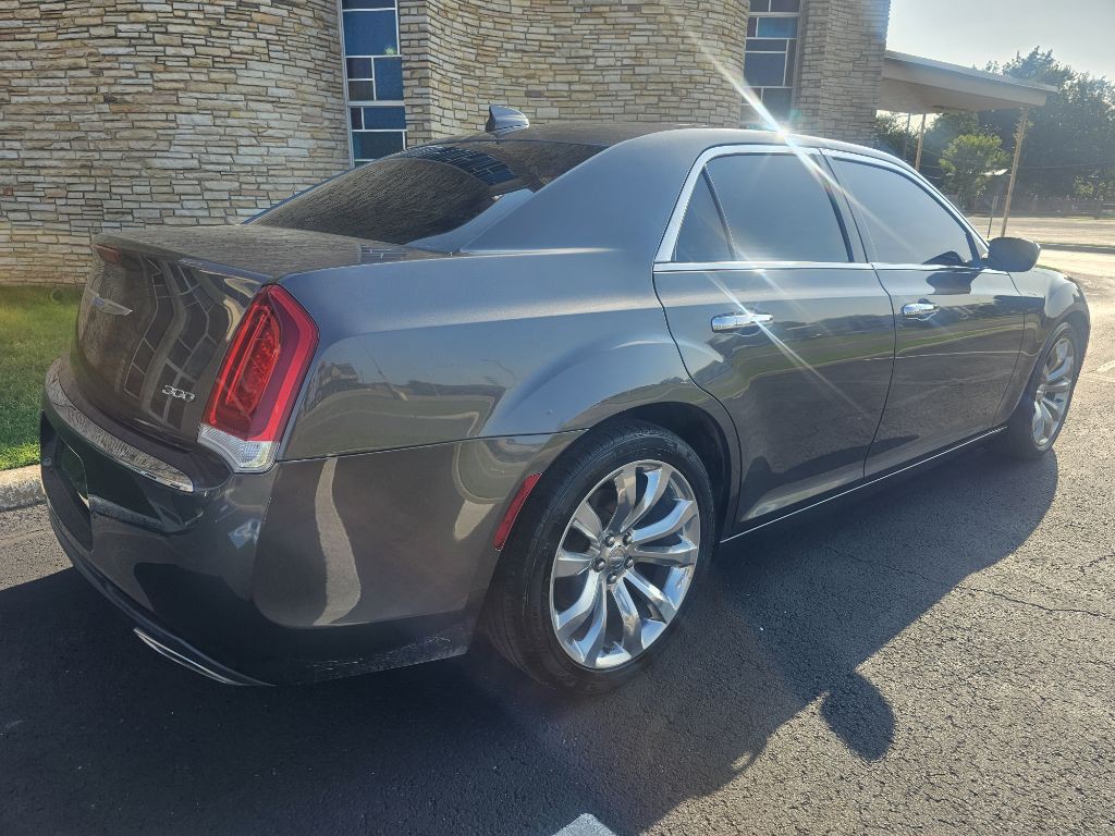 2019 Chrysler 300 Image 7