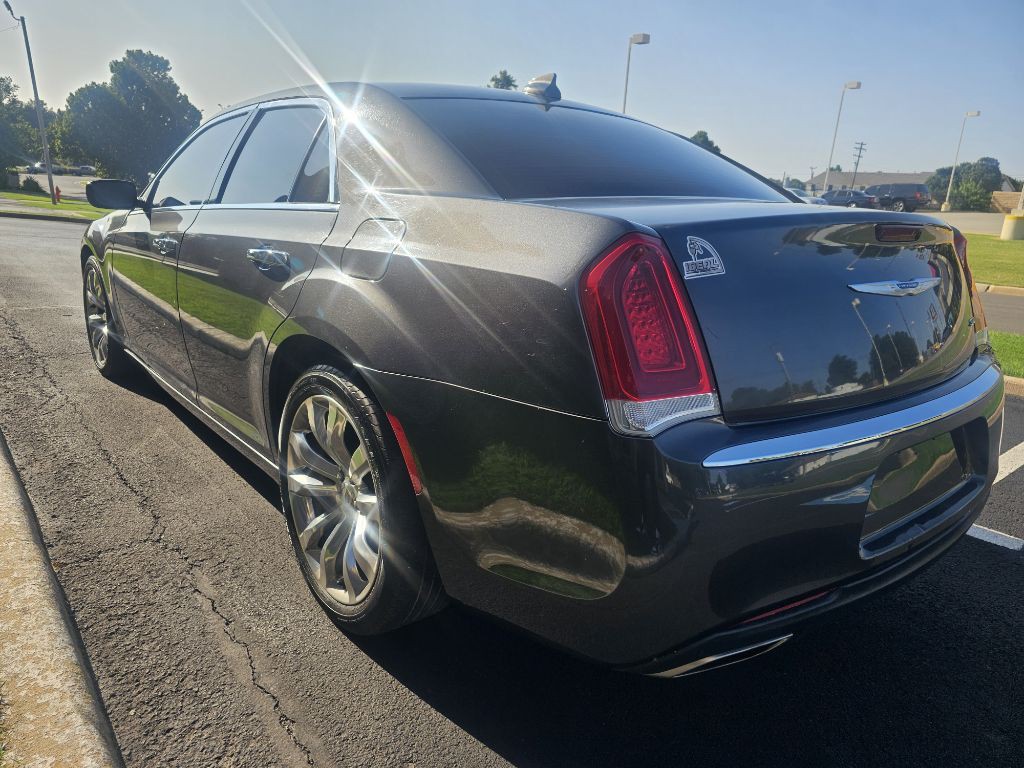 2019 Chrysler 300 Image 8