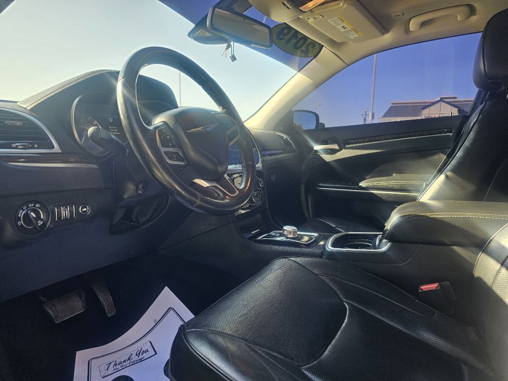 2019 Chrysler 300 Image 9