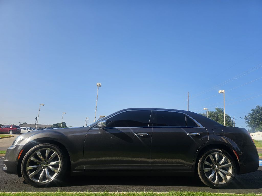 2019 Chrysler 300 Image 3