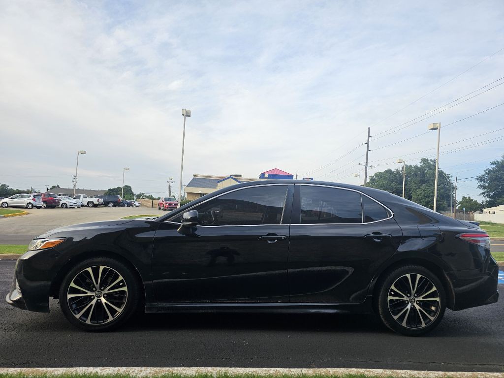 2019 Toyota Camry Image 1