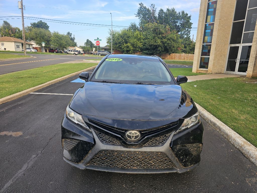 2019 Toyota Camry Image 3