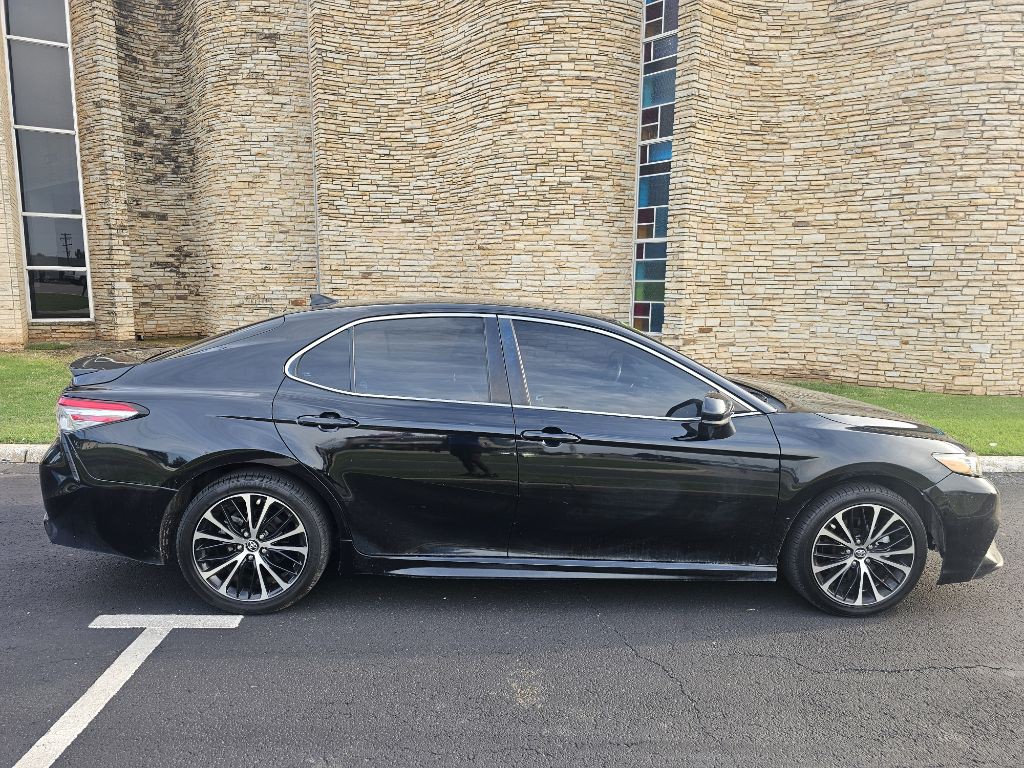 2019 Toyota Camry Image 1