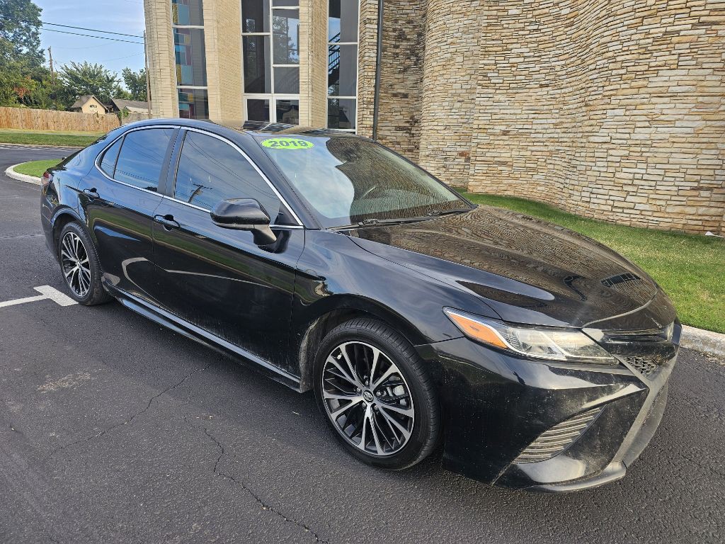 2019 Toyota Camry Image 1