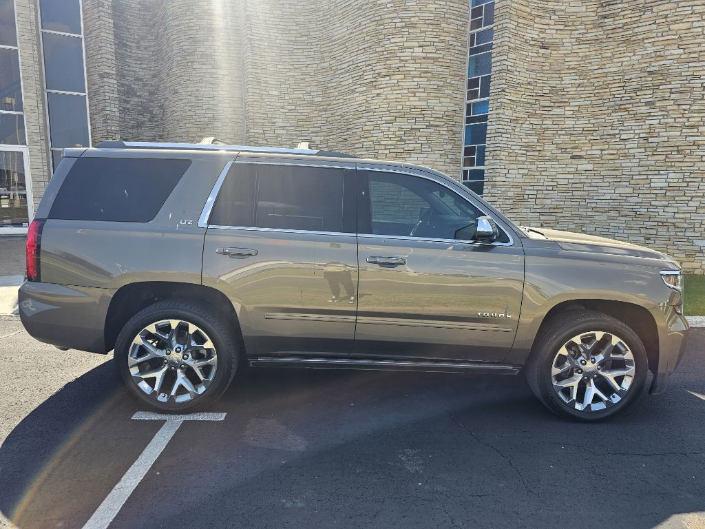 2016 Chevrolet Tahoe Image 2