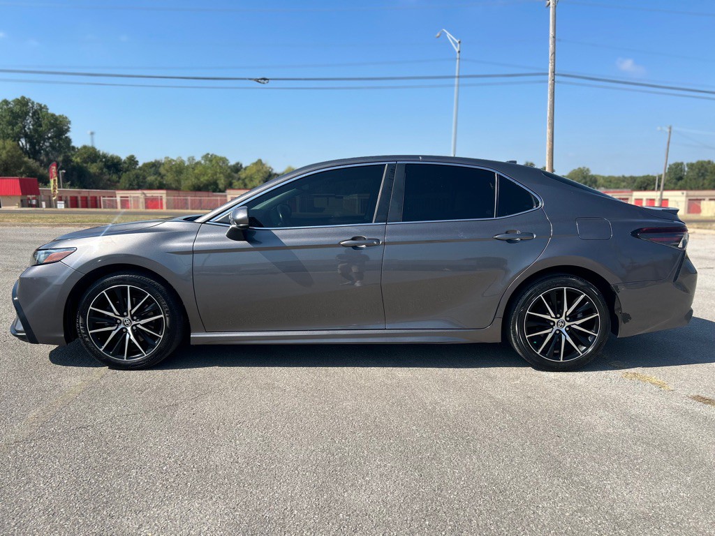 2021 Toyota Camry Image 2